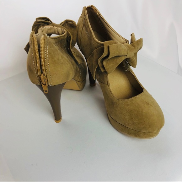 unknown Shoes - Tan high heel zip up back with bows on front